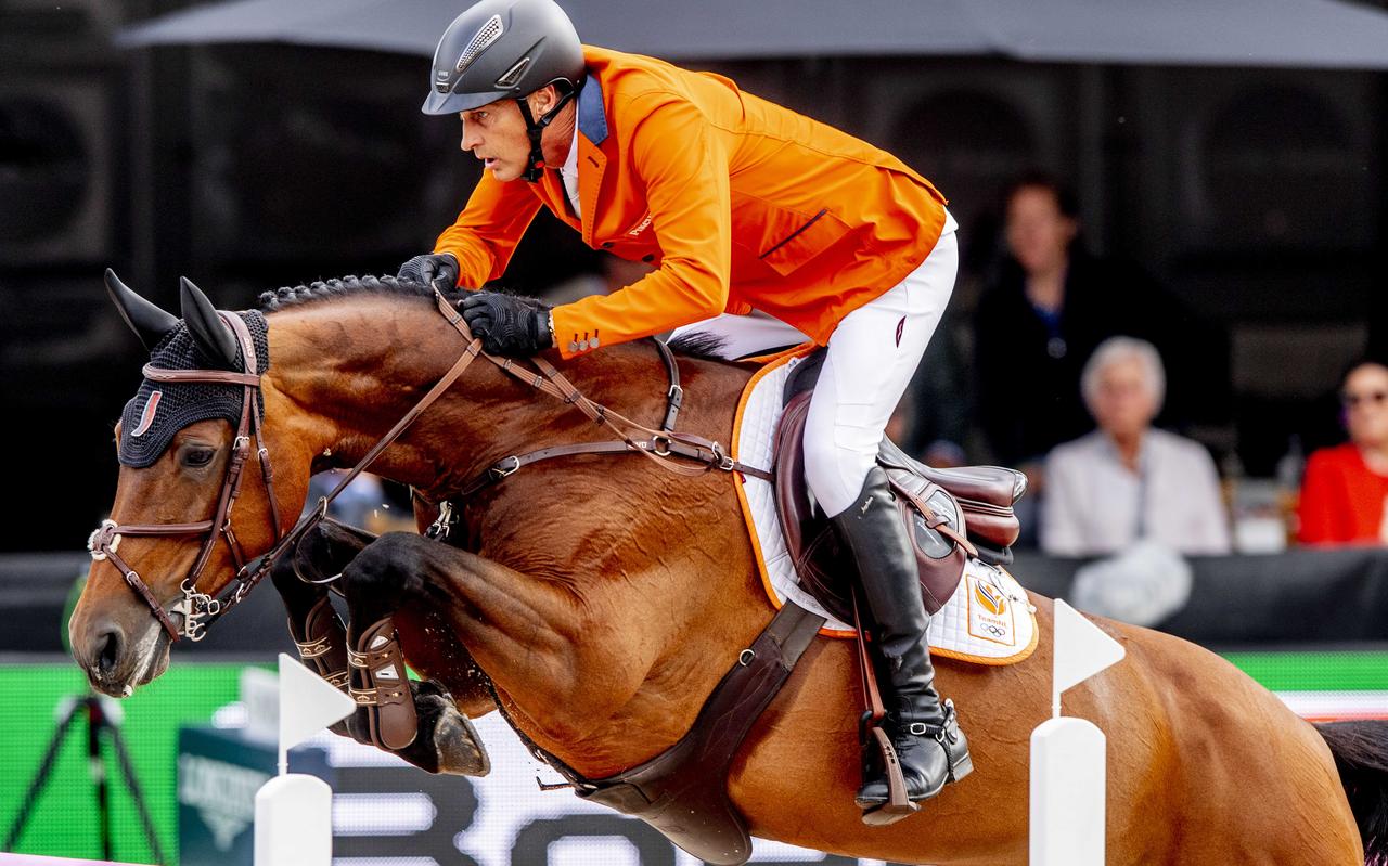 Marc Houtzager met Sterrehof's Dante in actie tijdens de Nations Cup op CHIO Rotterdam. De Drent mag mee naar Tokyo. Marc Houtzager met Sterrehof's Dante in actie tijdens de Nations Cup op CHIO Rotterdam. De Drent mag mee naar Tokyo.