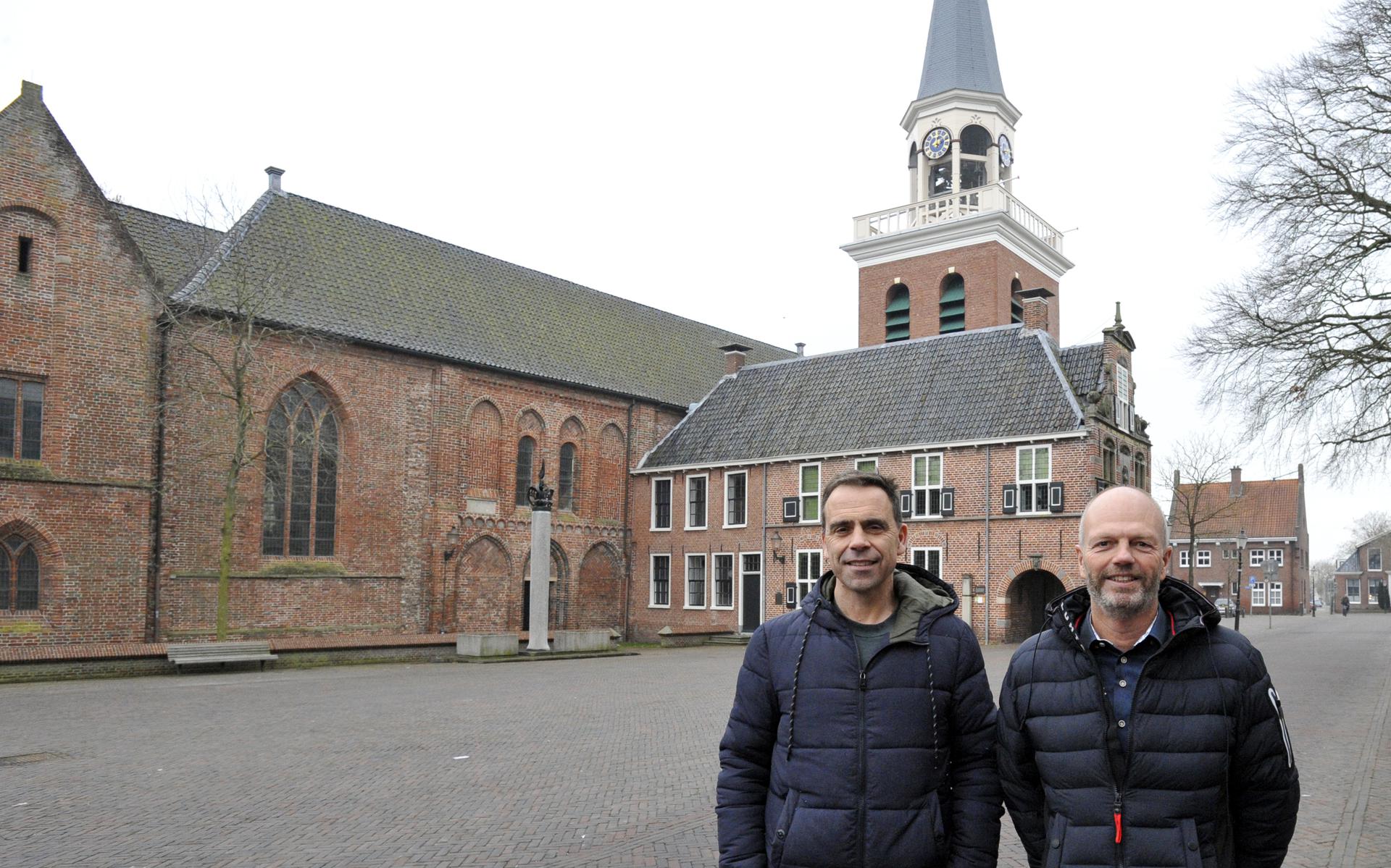 Bert Guns (links) en Bert Schonewille in een lege Wijkstraat. Dat zal op 24 juni wel anders zijn.