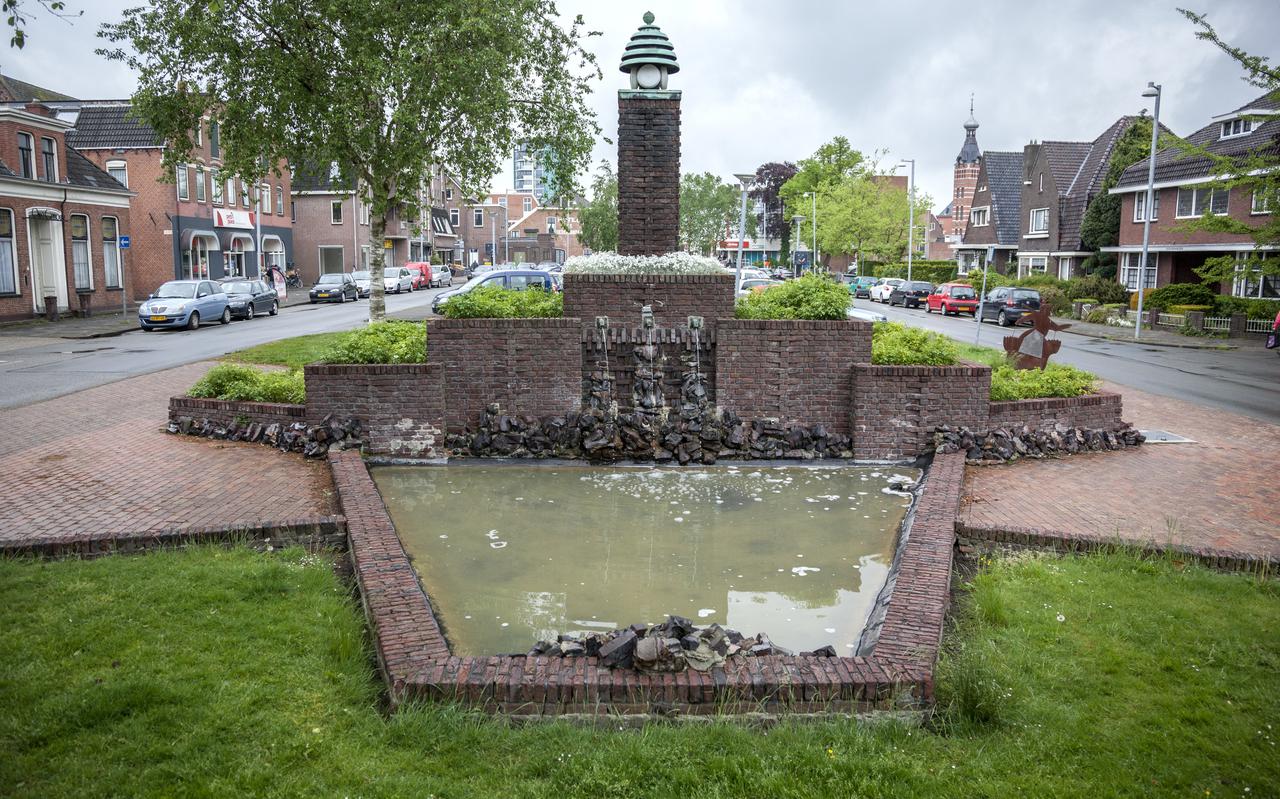 Op het Burgemeester Schönfeldplein is het enige water nu nog dat van de monumentale fontein.