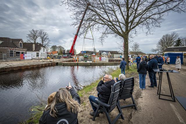 Iet (78) uit Smilde ziet hoe 'haar' Norgerbrug stukje bij beetje terugkeert: 'Dit voelt wel een beet