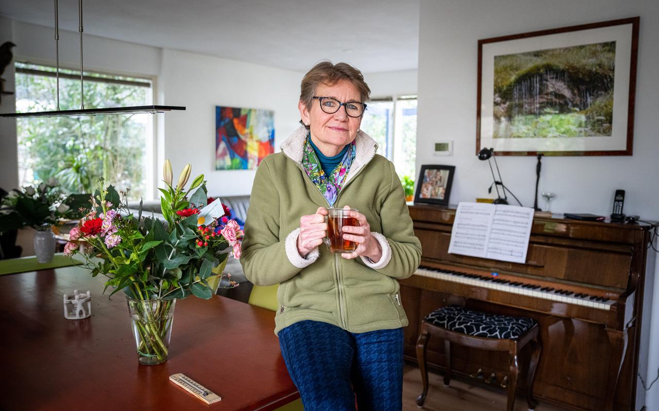 Marian Stoppelenburg uit Roden heeft de schatkist al 400 euro bespaard door energiezuinig te zijn en een dynamisch energiecontract te hebben. Marian Stoppelenburg uit Roden heeft de schatkist al 400 euro bespaard door energiezuinig te zijn en een dynamisch energiecontract te hebben.
