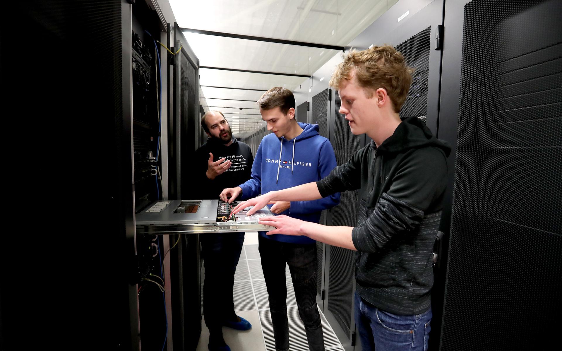 Datacenter Zuidbroek als unieke leerschool voor studenten van Noorderpoort: 'Hier kunnen ze kennisma