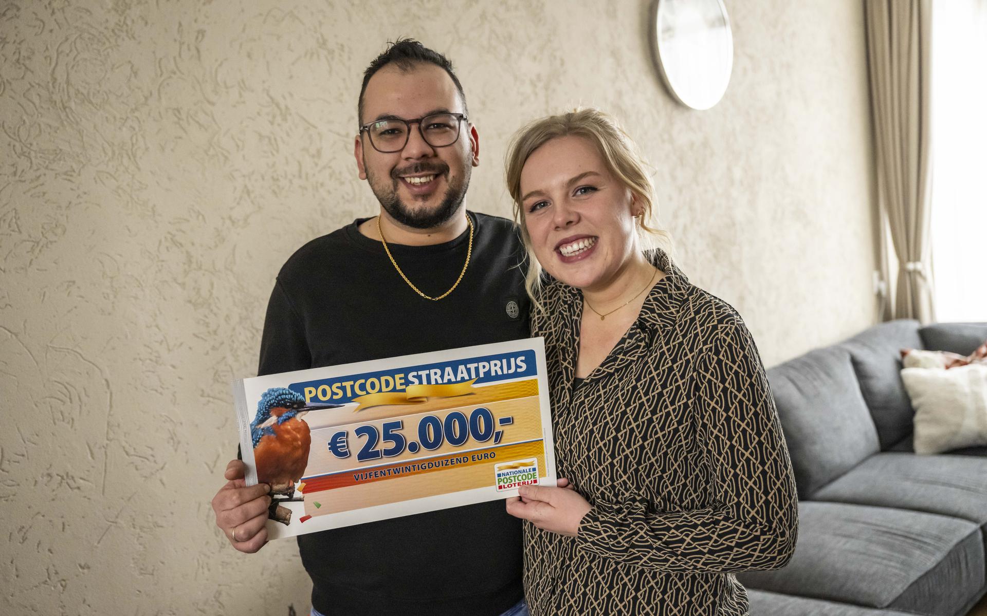 Bekir en Iris uit Hoogeveen hebben 25.000 euro gewonnen.