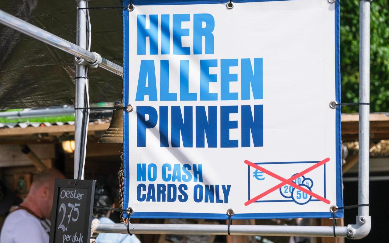 Winkeliers weigeren cash te vaak. Winkeliers weigeren cash te vaak.