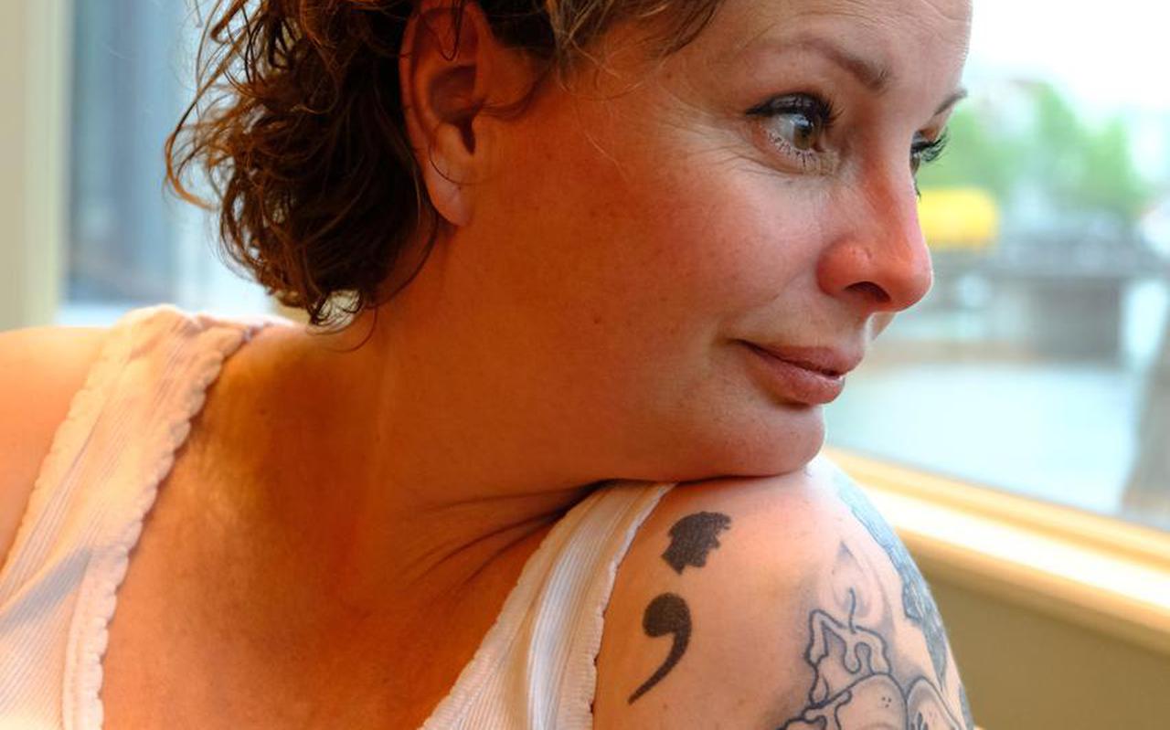 Kim Heijdenrijk liet zich tijdens het schrijven van haar boek door verschillende geïnterviewden tatoeëren.