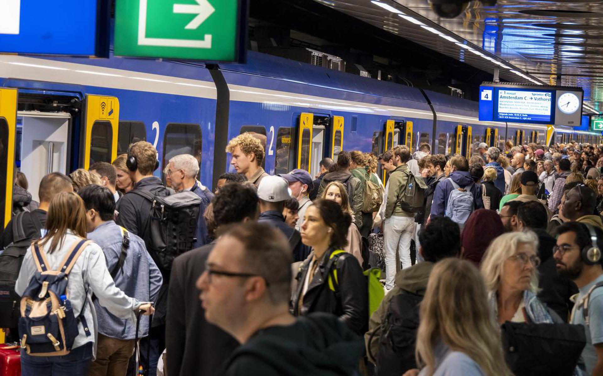 NS: Tot 18.30 Uur Geen Treinverkeer Van En Naar Schiphol, Bussen ...