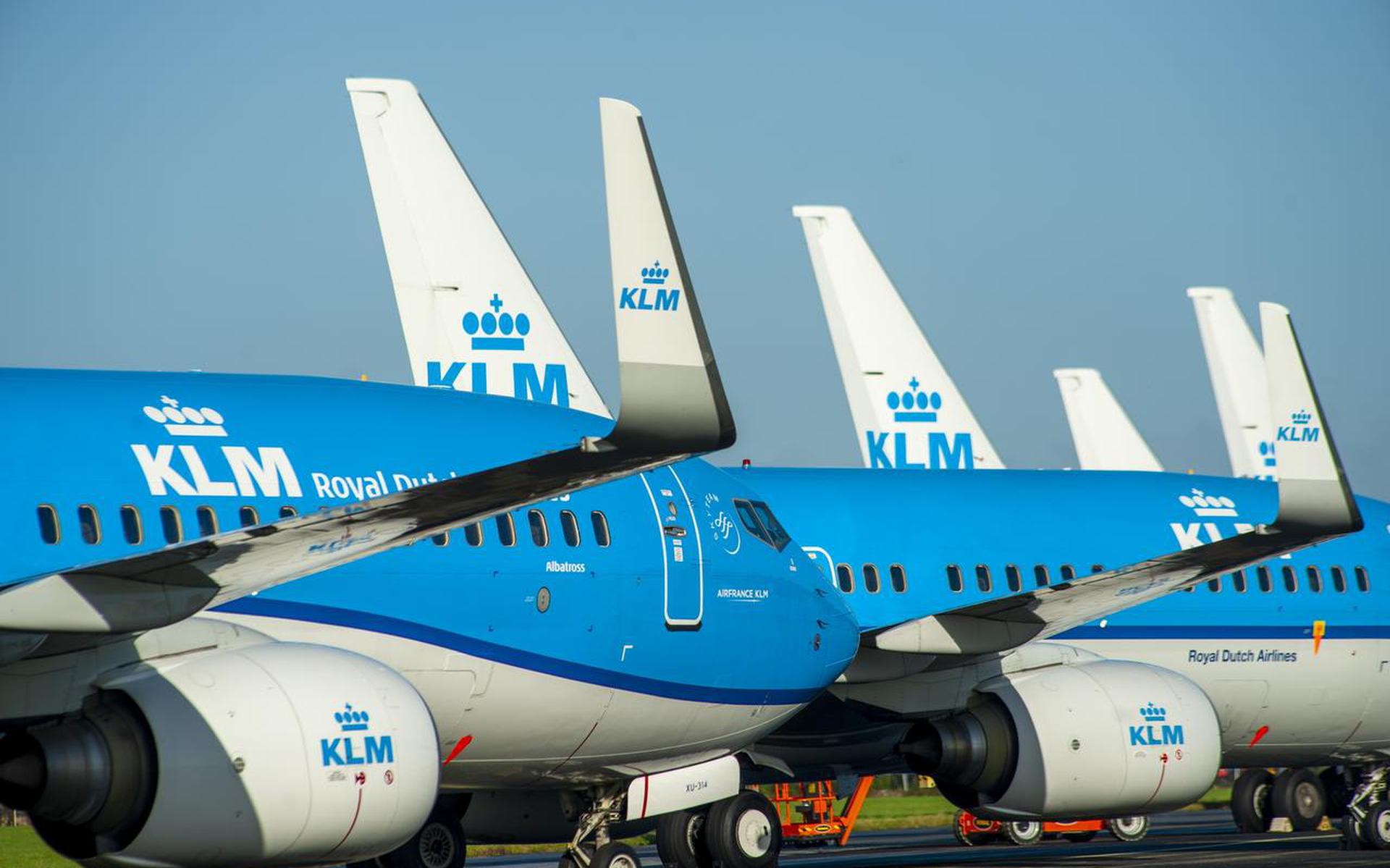  Werkloze geparkeerde KLM-toestellen op Groningen Airport Eelde.