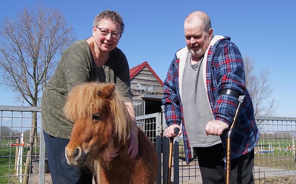 Een bocht, de boom, de knal. Hoe de familie Schuitema uit Den Ham een zwaar ongeval te boven kwam.
