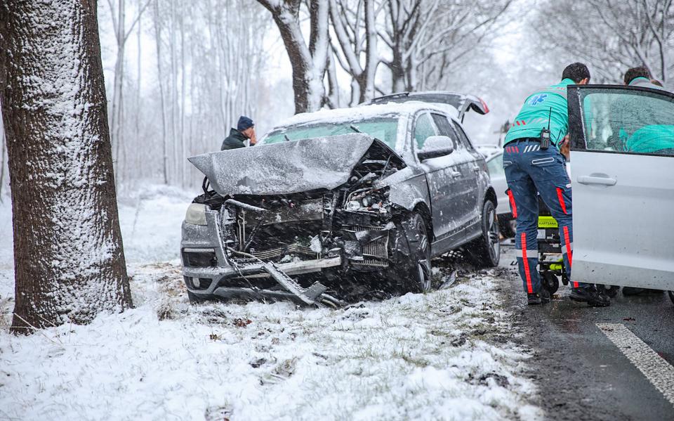 Code geel om sneeuw in Groningen en Drenthe: ongelukken in Oude Pekela en Blauwestad.