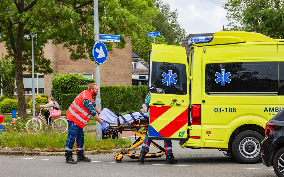 Gewonde bij kop-staartbotsing in Nietap en fietser gewond bij ongeluk in Roden. Gewonde bij kop-staartbotsing in Nietap en fietser gewond bij ongeluk in Roden.