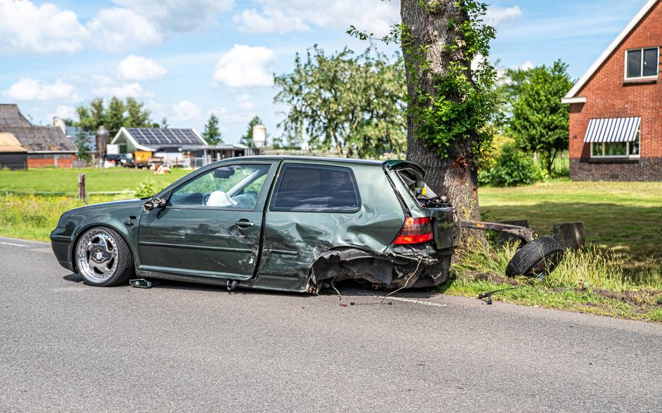 Twee auto’s zwaar beschadigd bij aanrijding in Zevenhuizen.
