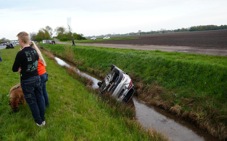 Tip zet politie op spoor van benevelde doorrijder A7, ernstig ongeval op N33.
