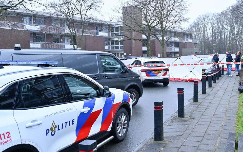 Vijf auto’s betrokken bij ongeval in Meppel en overleden persoon aangetroffen in Appingedam. Vijf auto’s betrokken bij ongeval in Meppel en overleden persoon aangetroffen in Appingedam.
