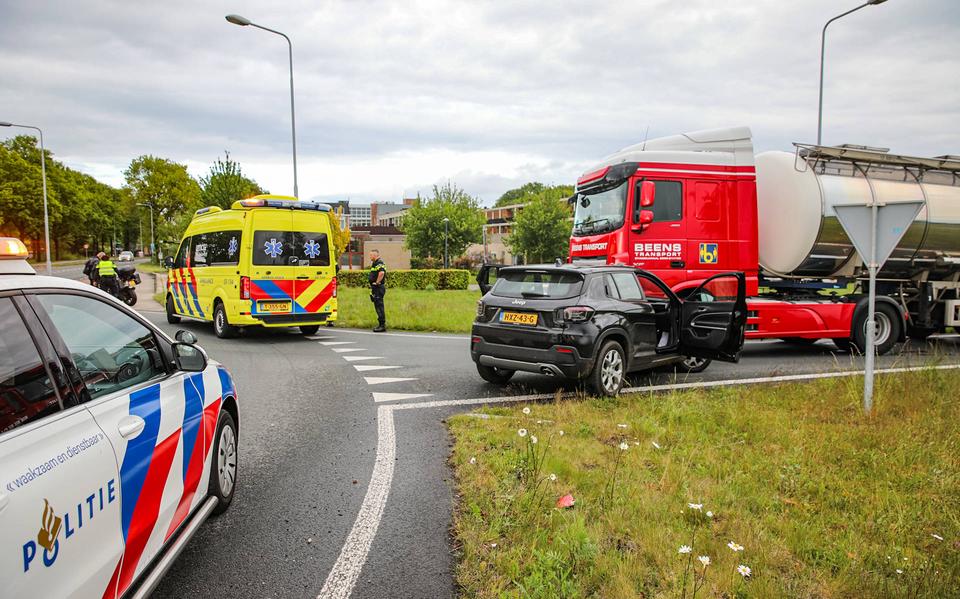 Ernstig ongeval tussen lijnbus en auto op N393 Sint Jacobiparochie. Ernstig ongeval tussen lijnbus en auto op N393 Sint Jacobiparochie.