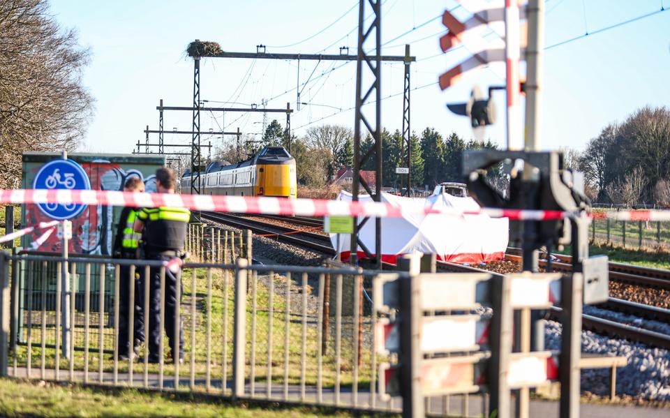 Geen treinen tussen Meppel en Steenwijk na ongeval en woningen Assen ontruimd.