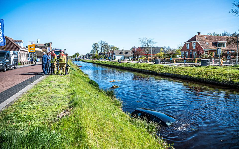 Auto te water bij ongeval, bestuurder aangehouden.