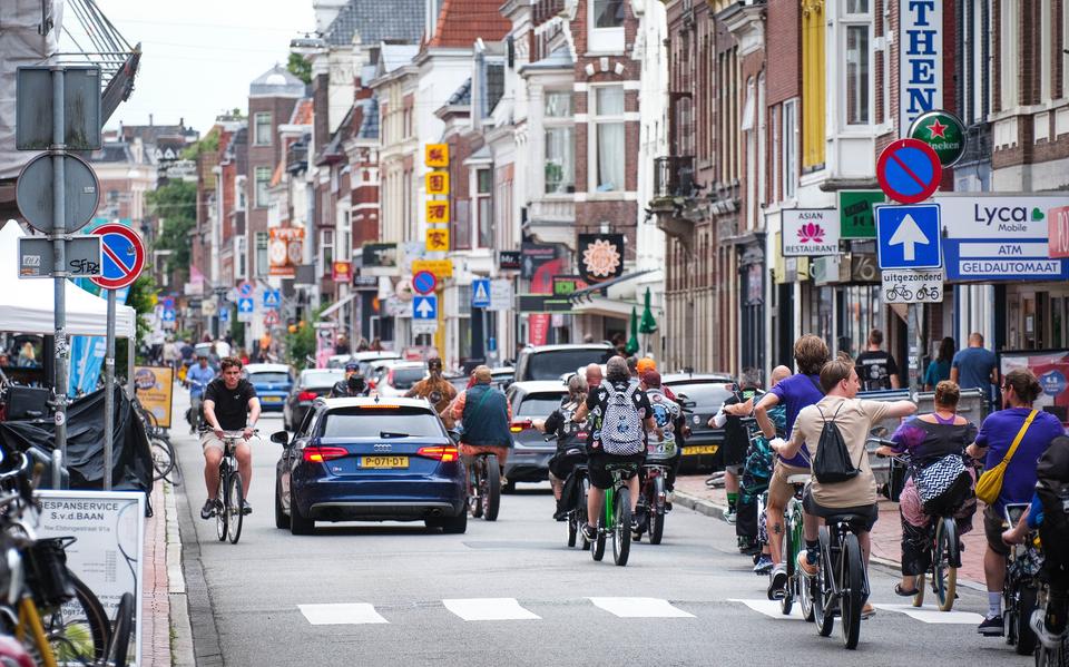 Groningen krioelt van de fietsers, toch zijn er weinig ongelukken. ‘We hebben al heel lang een autoluwe binnenstad’.