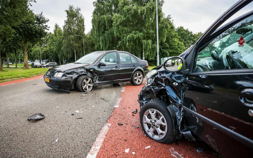 Man neemt de benen na frontale botsing in Emmen. Rechter: ‘U maakt er een potje van’. Man neemt de benen na frontale botsing in Emmen. Rechter: ‘U maakt er een potje van’.