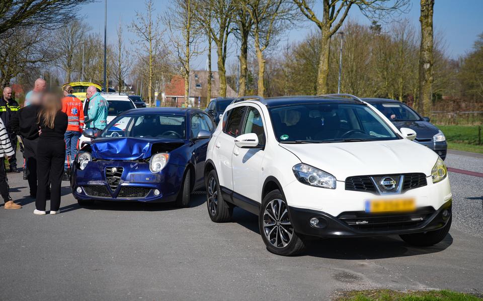 Twee gewonden bij botsing tussen auto’s op N261 in Loon op Zand, file tot aan de Efteling.