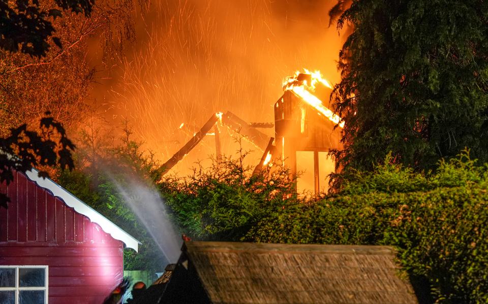 Gewonde door ongeval op juniortrack TT Circuit en grote brand verwoest woning in Pieterburen.