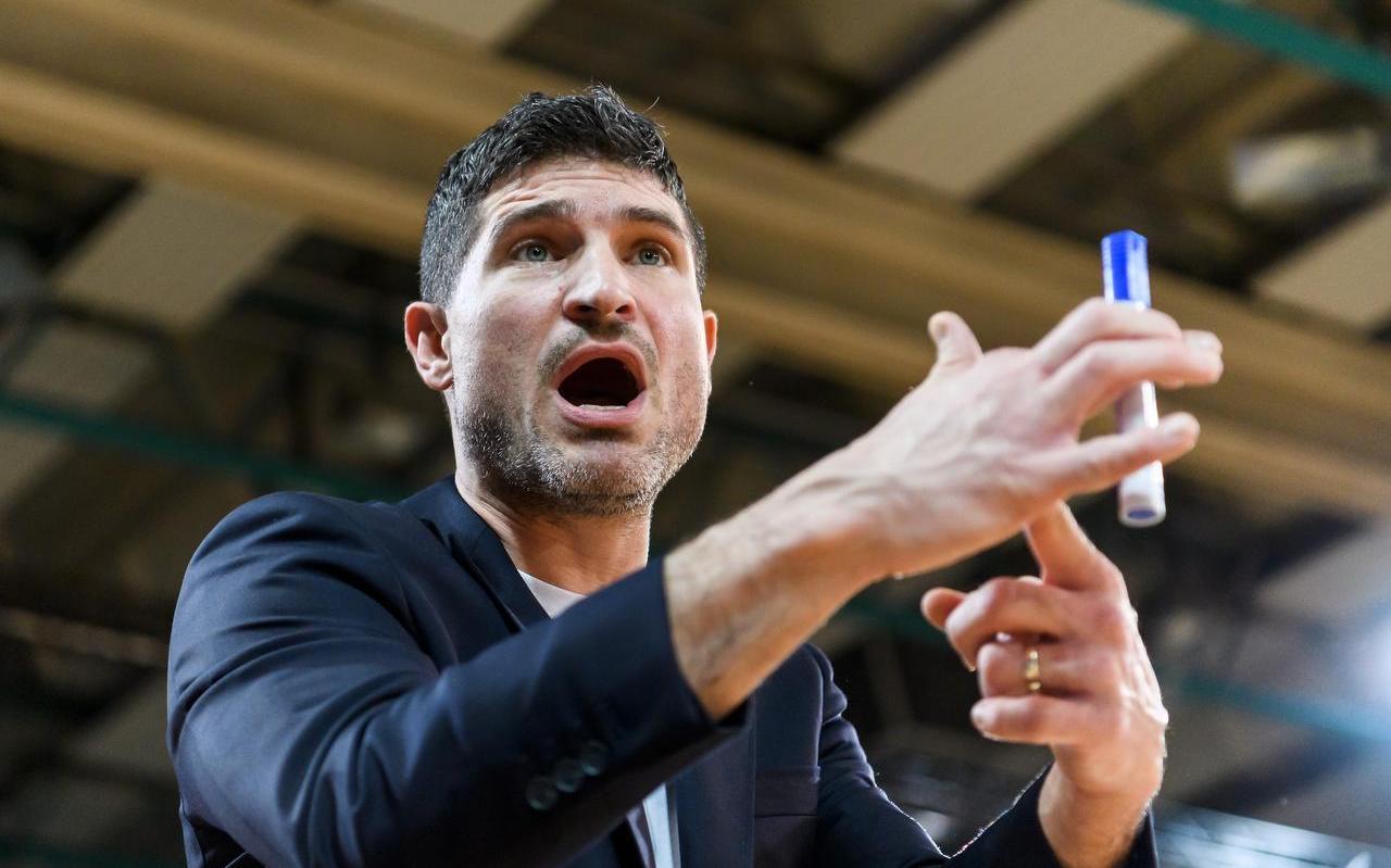 Coach Ivan Rudez van Donar: ,,Wie dit heeft bedacht, heeft geen idee wat topsport inhoudt.'' Coach Ivan Rudez van Donar: ,,Wie dit heeft bedacht, heeft geen idee wat topsport inhoudt.''