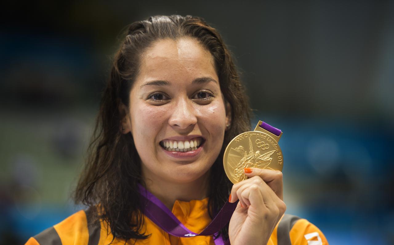 Ranomi Kromowidjojo met de gouden medaille na de finale 100 meter vrij in het Aquatics Centre tijdens de Olympische Spelen in Londen. Ranomi Kromowidjojo met de gouden medaille na de finale 100 meter vrij in het Aquatics Centre tijdens de Olympische Spelen in Londen.