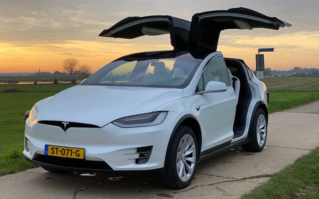 De fraaie Tesla Model X van Erik Dekker is weer terecht.
De fraaie Tesla Model X van Erik Dekker is weer terecht.