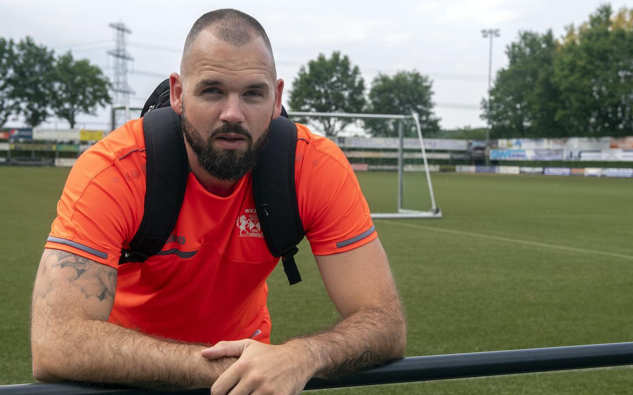Henk Bakker: ,,Ik heb nog wel de angst dat het voetbal er helemaal uit wordt gegooid.'' Henk Bakker: ,,Ik heb nog wel de angst dat het voetbal er helemaal uit wordt gegooid.''