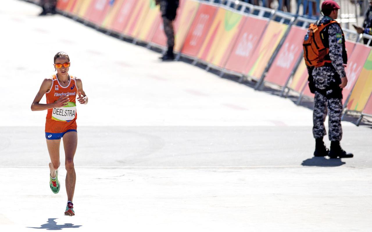  Andrea Deelstra op weg naar de finish van de olympische marathon op de Spelen van 2016.  