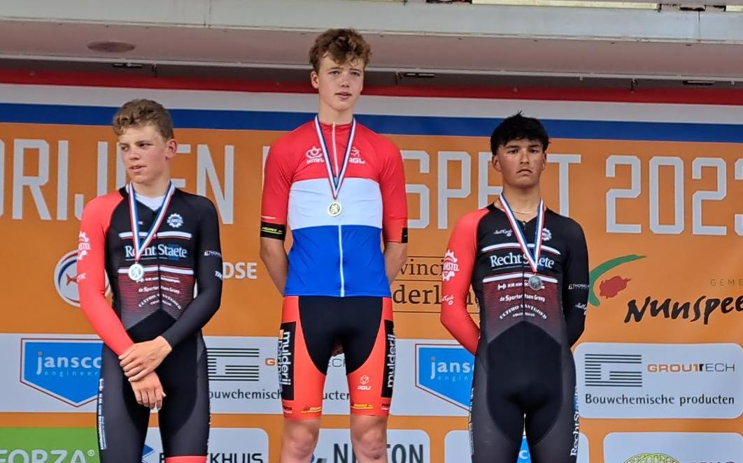 Gijs Schoonvelde uit Koekange is Nederlands kampioen tijdrijden bij de nieuwelingen
