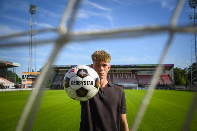 Kevin Norder (18) belandde per toeval op doel bij Wildervank en is nu profkeeper bij FC Emmen. 'Natu