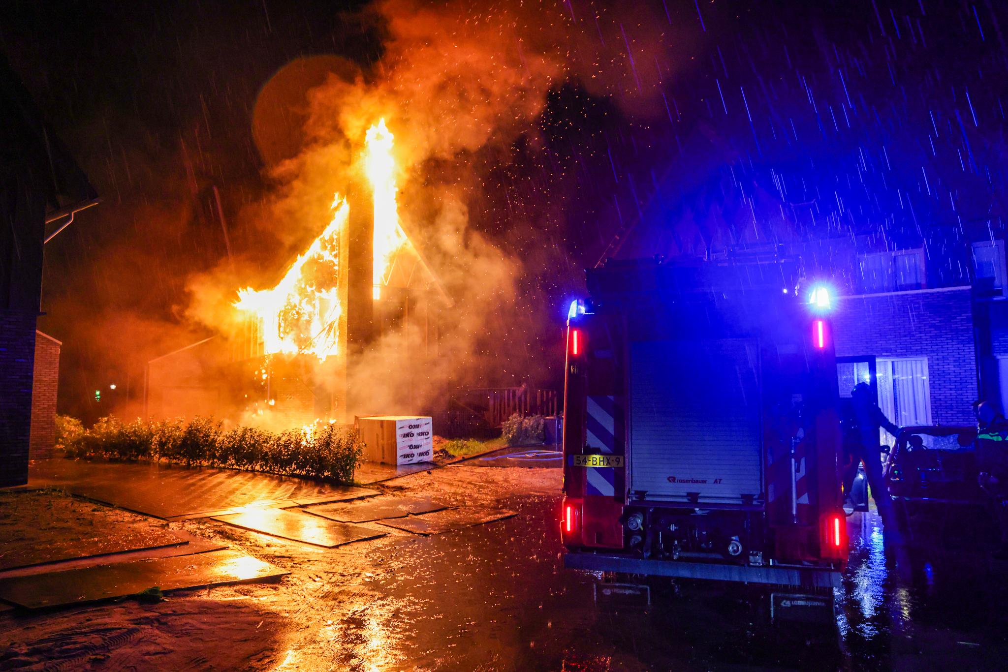 Alom stormschade in noorden: vrouw (25) overleden in ‘t Haantje. NL-Alert voor Oost-Groningen