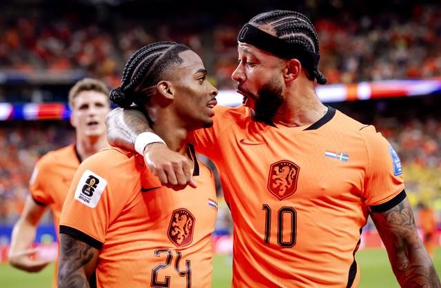 LIVE | Quinten Timber hervat na hersenschudding training bij Oranje en Tuindorp trekt feestend met e