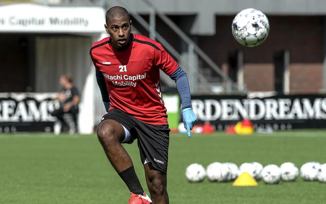 FC Emmen-speler Miguel Araujo tijdens een training. FC Emmen-speler Miguel Araujo tijdens een training.