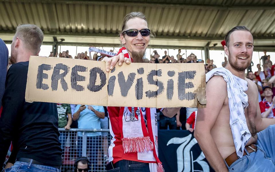 FC Emmen maakte veel los met de promotie naar de eredivisie en krijgt naar de mening van politici, terecht subsidie. Foto: Archief/JKBEELD