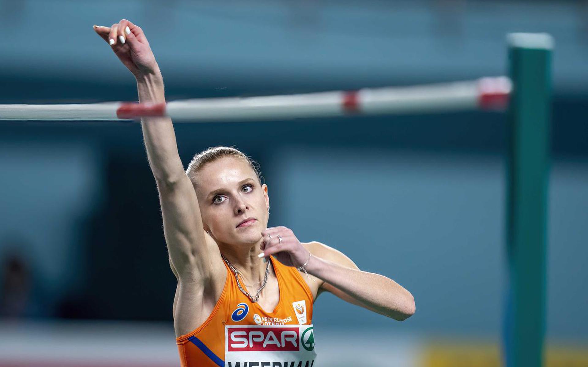 Britt Weerman springt naar het zilver met een sprong van 1,96 meter, een evenaring van haar Nederlands record