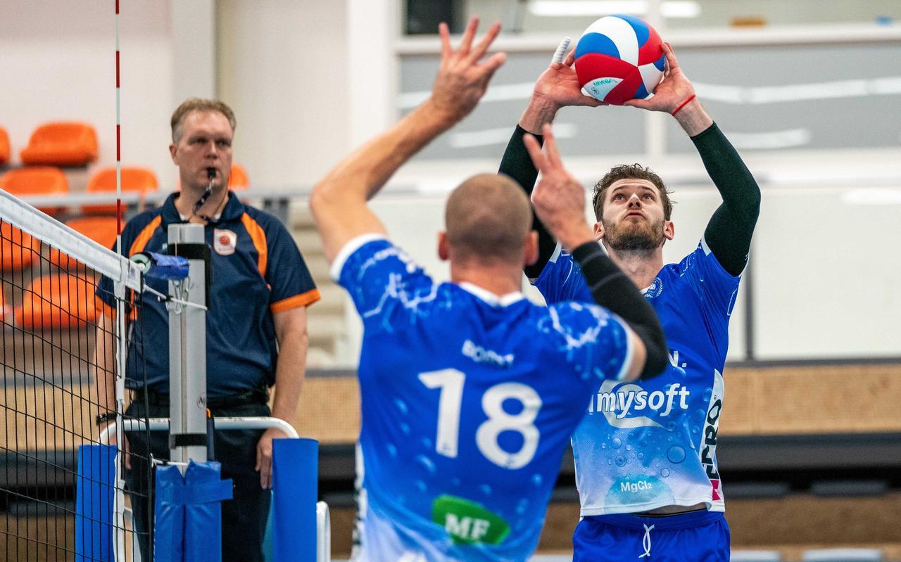 De volleyballers van Lycurgus kunnen in de komende weken geen wedstrijden spelen in de eredivisie. In het betaald voetbal wordt nog wel gespeeld, maar nog steeds zonder publiek De volleyballers van Lycurgus kunnen in de komende weken geen wedstrijden spelen in de eredivisie. In het betaald voetbal wordt nog wel gespeeld, maar nog steeds zonder publiek