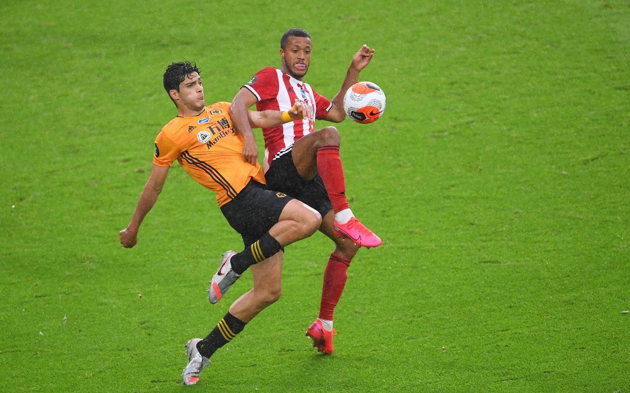 Richairo Zivkovic (rechts) in het shirt van Sheffield United, de club waaraan de Groningse spits vorig seizoen werd verhuurd. Foto AFP/LAURENCE GRIFFITHS Richairo Zivkovic (rechts) in het shirt van Sheffield United, de club waaraan de Groningse spits vorig seizoen werd verhuurd. Foto AFP/LAURENCE GRIFFITHS