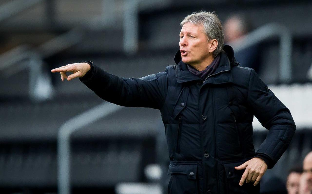 Frank Wormuth: ,,Ik ga iemand geen duizend situaties uitleggen. Dat onthoudt geen speler.’’ Frank Wormuth: ,,Ik ga iemand geen duizend situaties uitleggen. Dat onthoudt geen speler.’’