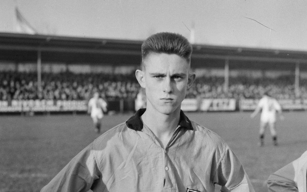 De 15-jarige Wim Kras voor zijn debuut tegen Ajax in 1959. De 15-jarige Wim Kras voor zijn debuut tegen Ajax in 1959.