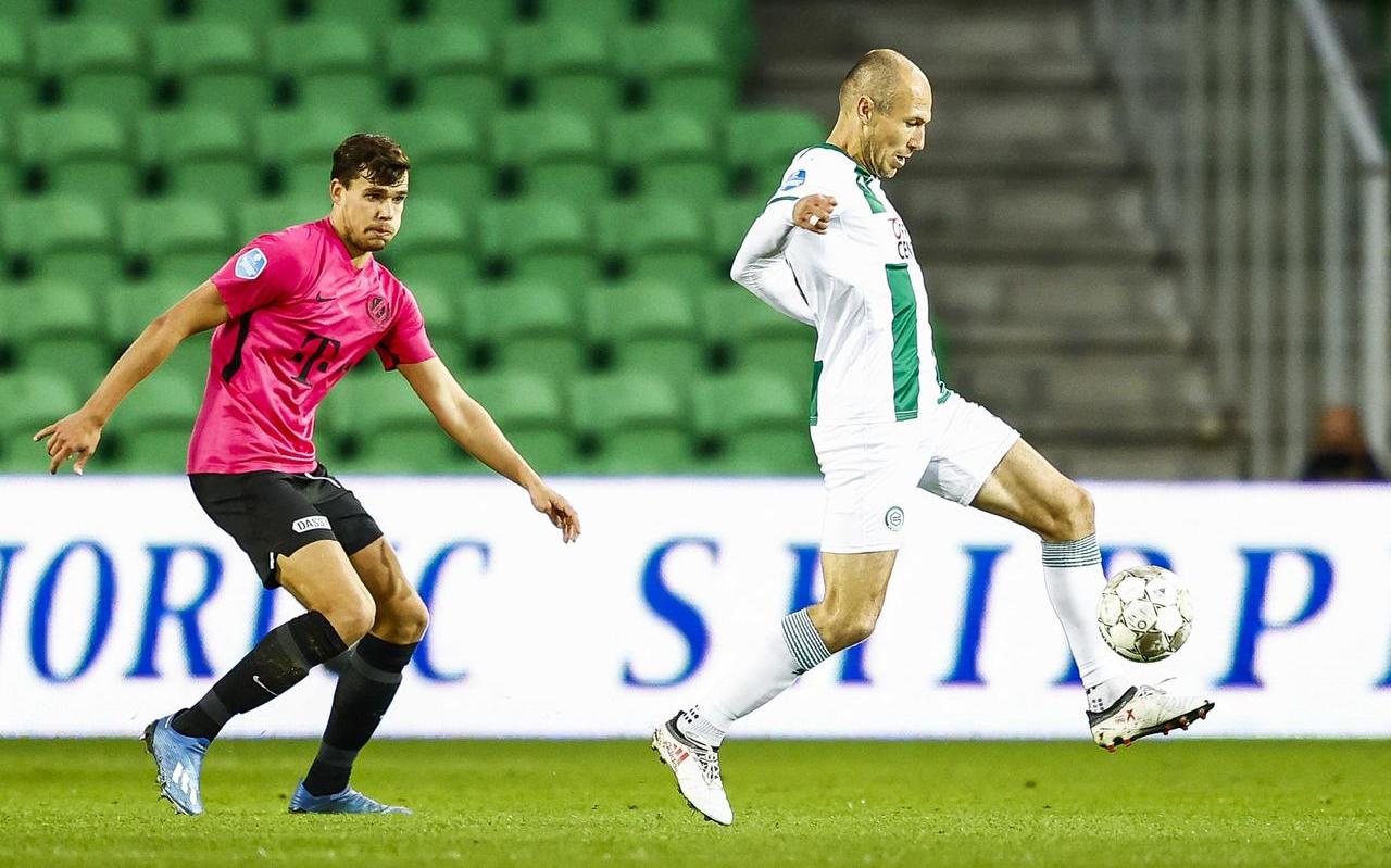 Arjen Robben deed zondag een kwartiertje mee tegen FC Utrecht, maar kon zijn club in die korte tijd niet aan een overwinning helpen. Links Justin Hoogma. Arjen Robben deed zondag een kwartiertje mee tegen FC Utrecht, maar kon zijn club in die korte tijd niet aan een overwinning helpen. Links Justin Hoogma.