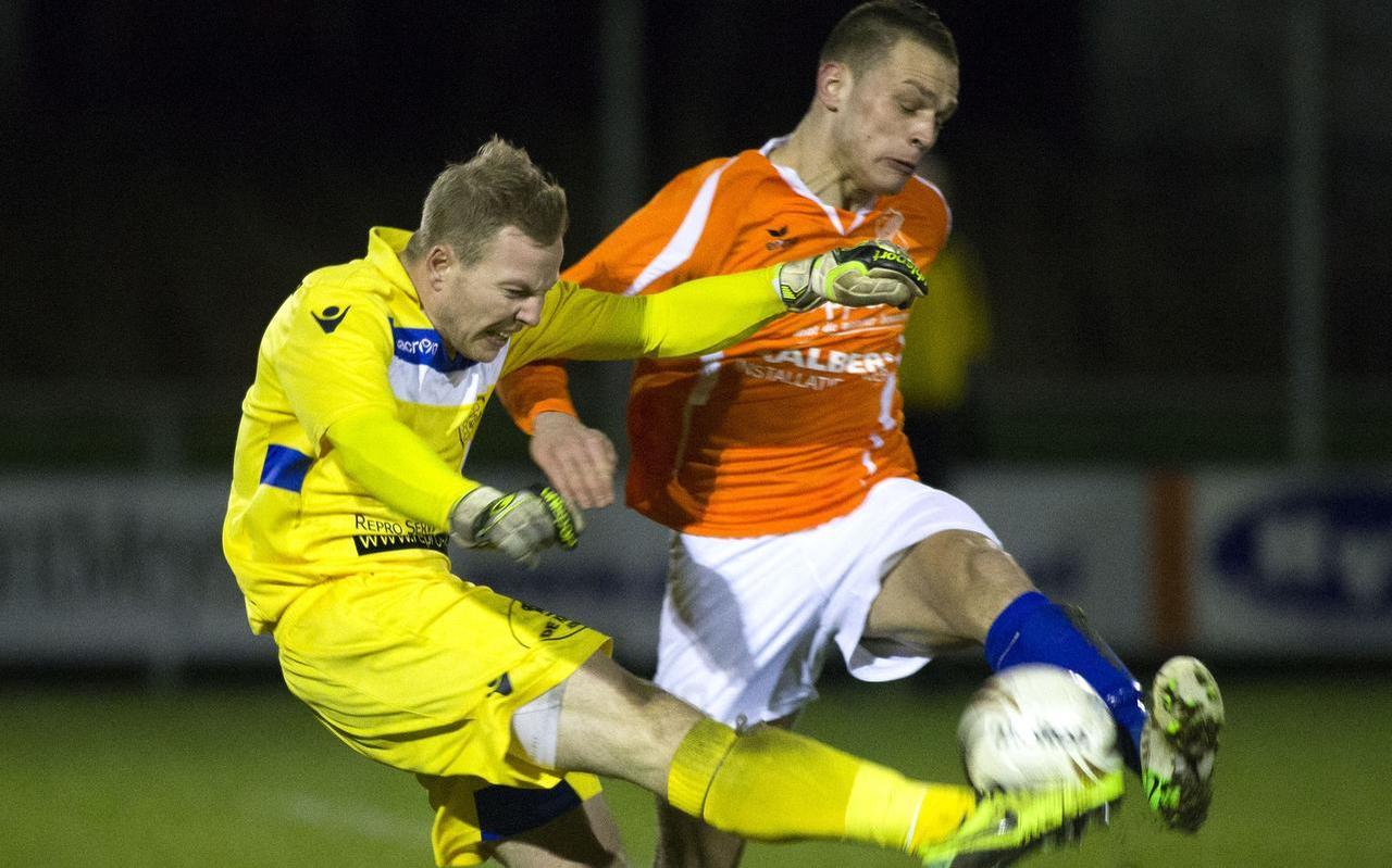 Jeroen Buurke, in 2014 in het oranje shirt van Nieuw Buinen. Foto archief DvhN Jeroen Buurke, in 2014 in het oranje shirt van Nieuw Buinen. Foto archief DvhN