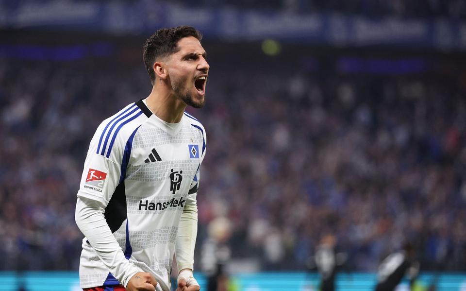 Ludovit Reis viert zijn treffer voor HSV. 