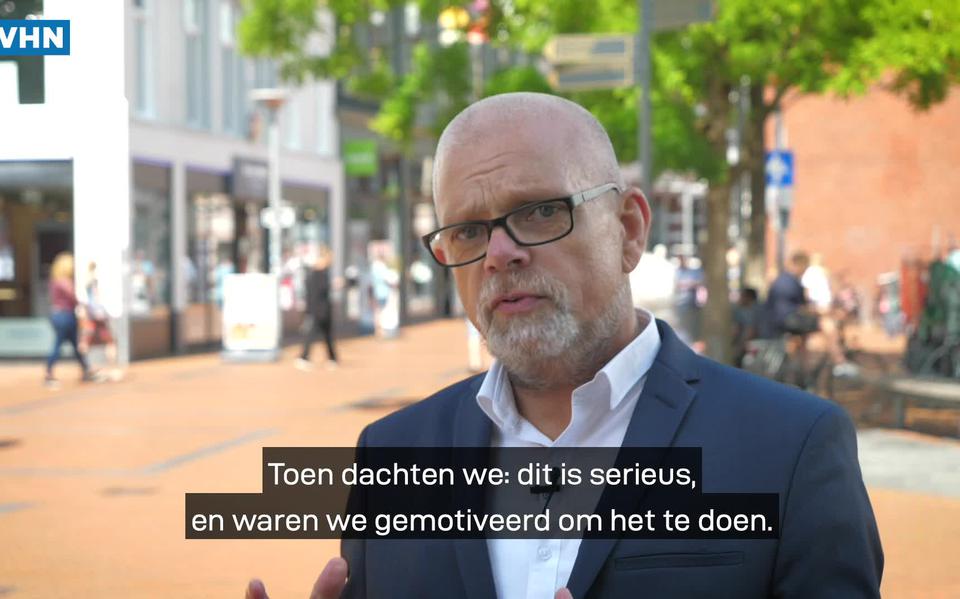 Stappers in Groningen houden zich nauwelijks aan de 1,5-meter-regel en deze professor weet waarom Video: Matthijs Sorgdrager, Willem Groenveld