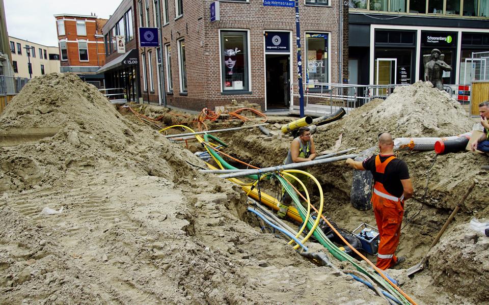 De Oude Molenstraat in Assen wordt opgelapt. 