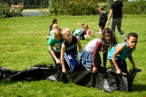 Kinderen op kamp en naar zomerspeldagen. Humanitas Midden-Drenthe komt in actie voor de jeugd