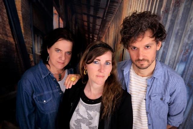 Trio Aphranova brengt muziek uit de jaren ‘80 en ‘90 naar de Waterstaatskerk in Bovensmilde