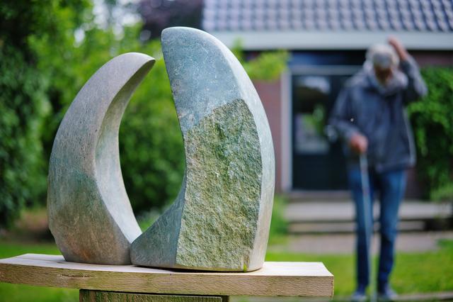 Dubbelexpositie van twee buren in Hooghalen. Frens Hoving en Anky Jullens-van de Laak tonen hun werk