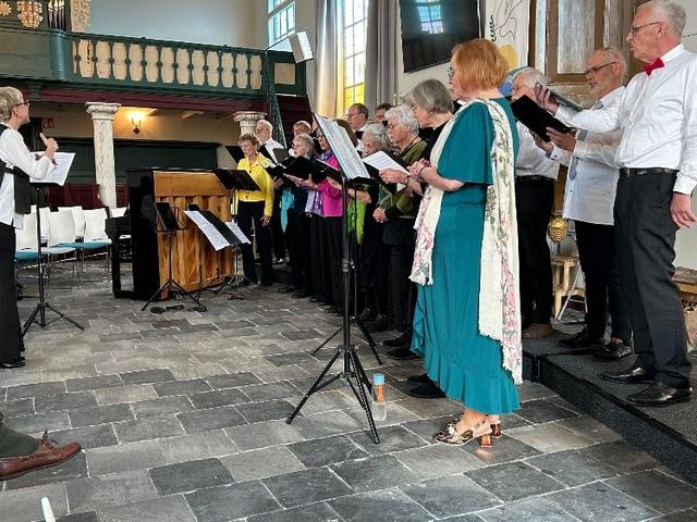 Waardering in de Waterstaatskerk in Bovensmilde voor muzikale gift van het Drents Vocaal Ensemble
