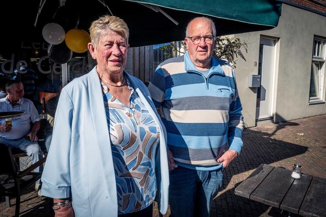 Diamanten huwelijk voor Klaas en Koosje Kuijer-Lucas uit Beilen: ‘Wij vermaken ons nog prima’